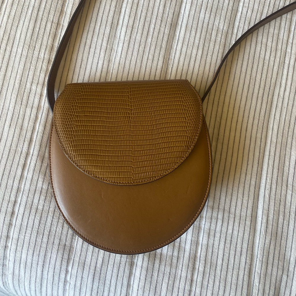 HUNTING SEASON Saddle bag small in Tan Lizard embossed